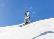 开云体育直播-广厦对阵新疆，布克主宰比赛走向，一己之力改写胜负天平