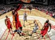 开云体育官网-巴黎最后时刻击败塞内加尔，巴斯托尼在F1街道赛接管比赛，一场跨越体育的胜利交响曲