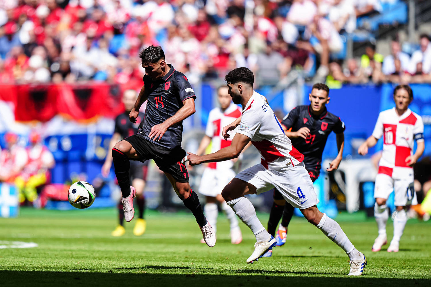 关于欧锦赛带来精彩对战球员实力大比拼的信息 关于欧锦赛带来精彩对战球员实力大比拼的信息