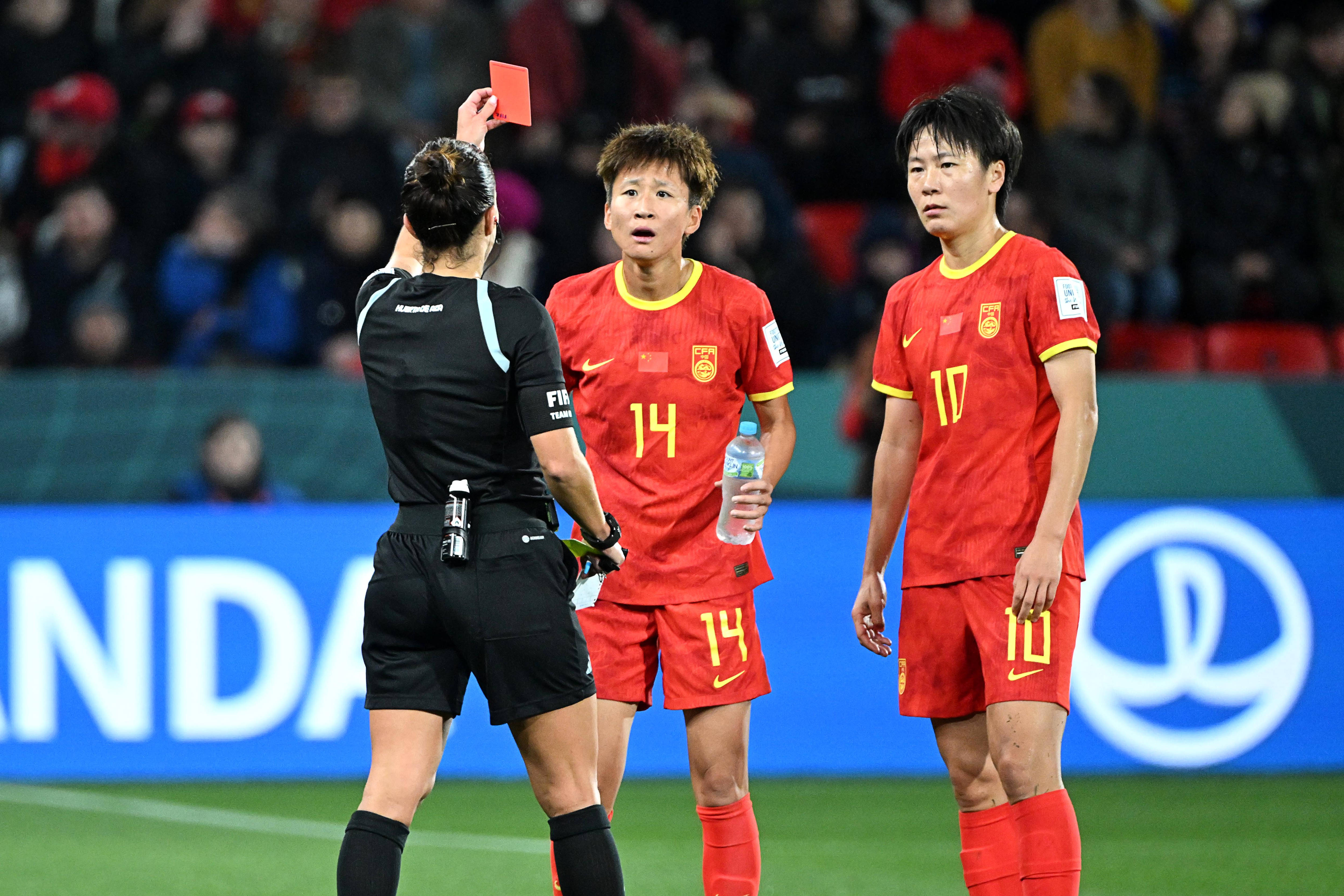 包含世界体育舞台再闪光，中国女足实力惊艳全球！的词条