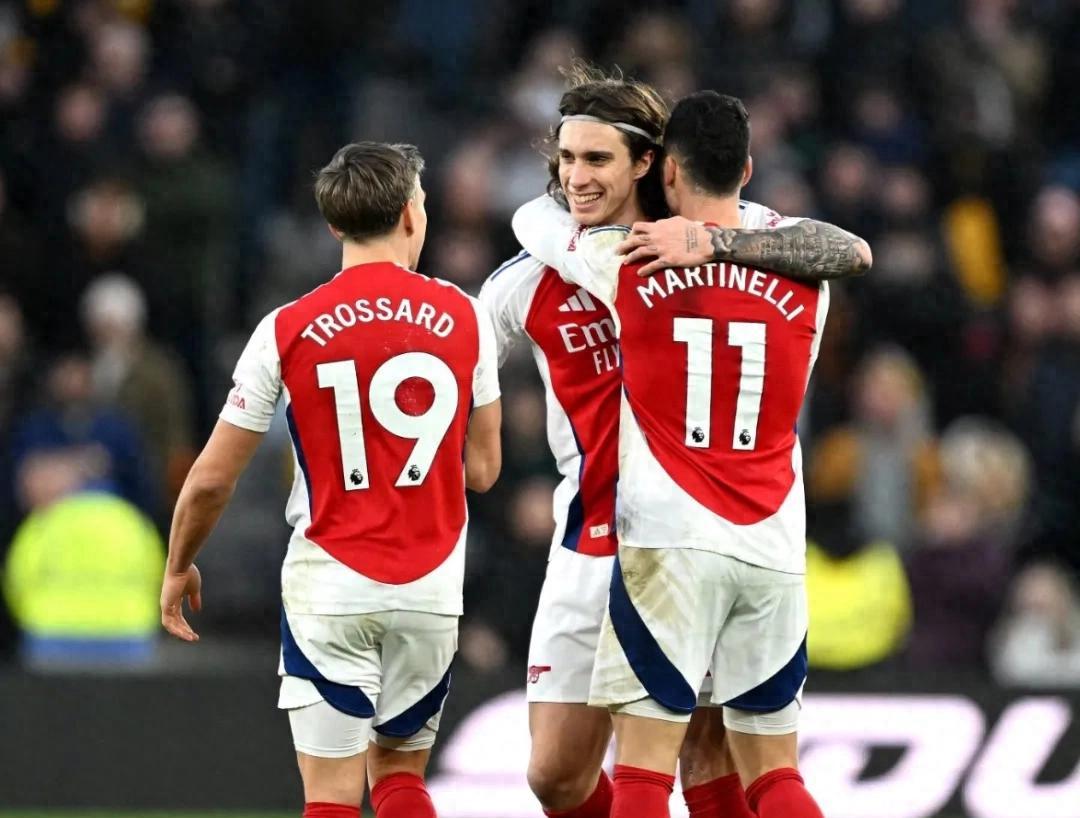 狼队客场逆转，赢得惊险胜利，保持不败纪录的简单介绍