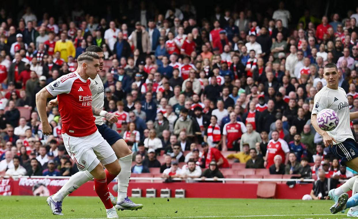 包含阿森纳客场胜狼队，新援发挥关键作用的词条