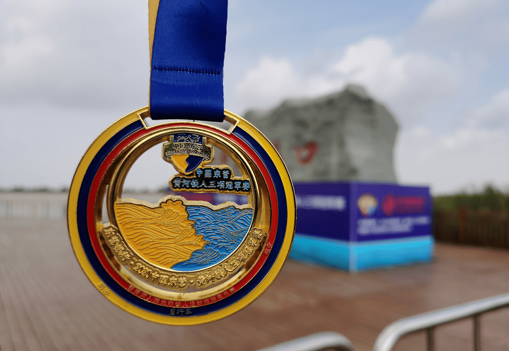 包含斯洛文尼亚雀跃全场，圆满完成比赛的词条