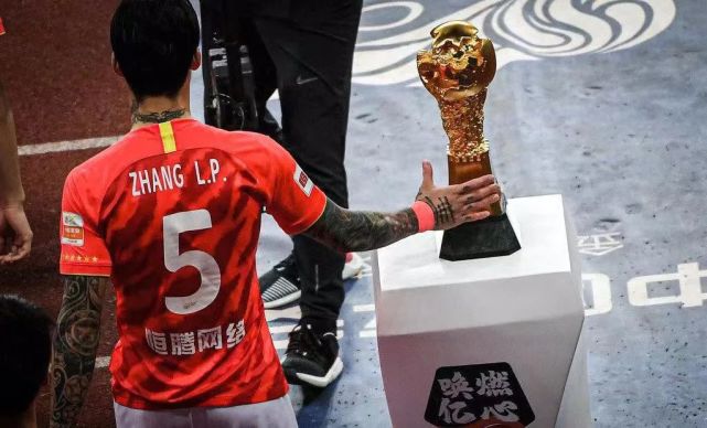 苏宁战恒大：实力较量强烈，双方争夺胜利