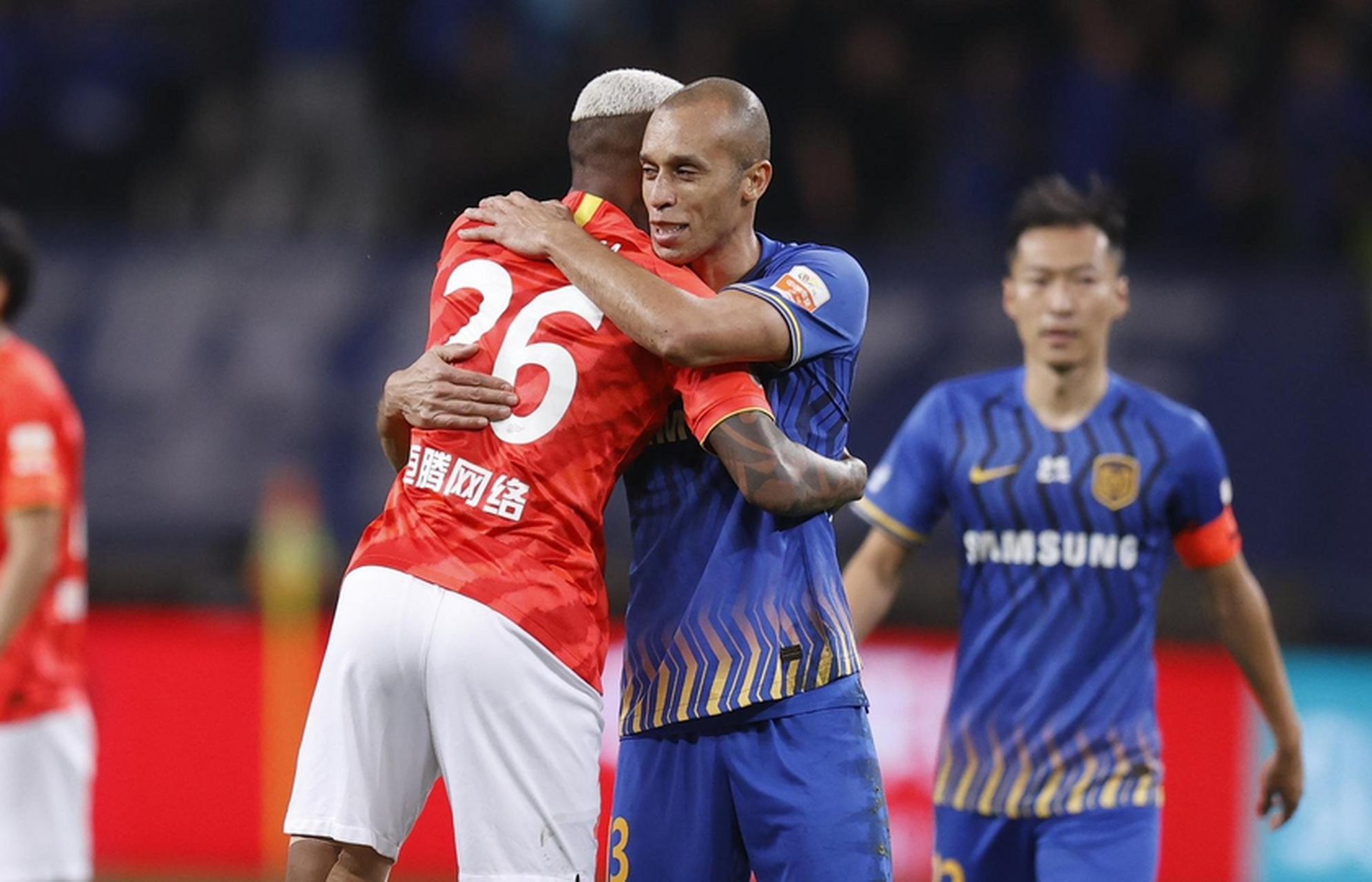 苏宁战恒大：实力较量强烈，双方争夺胜利