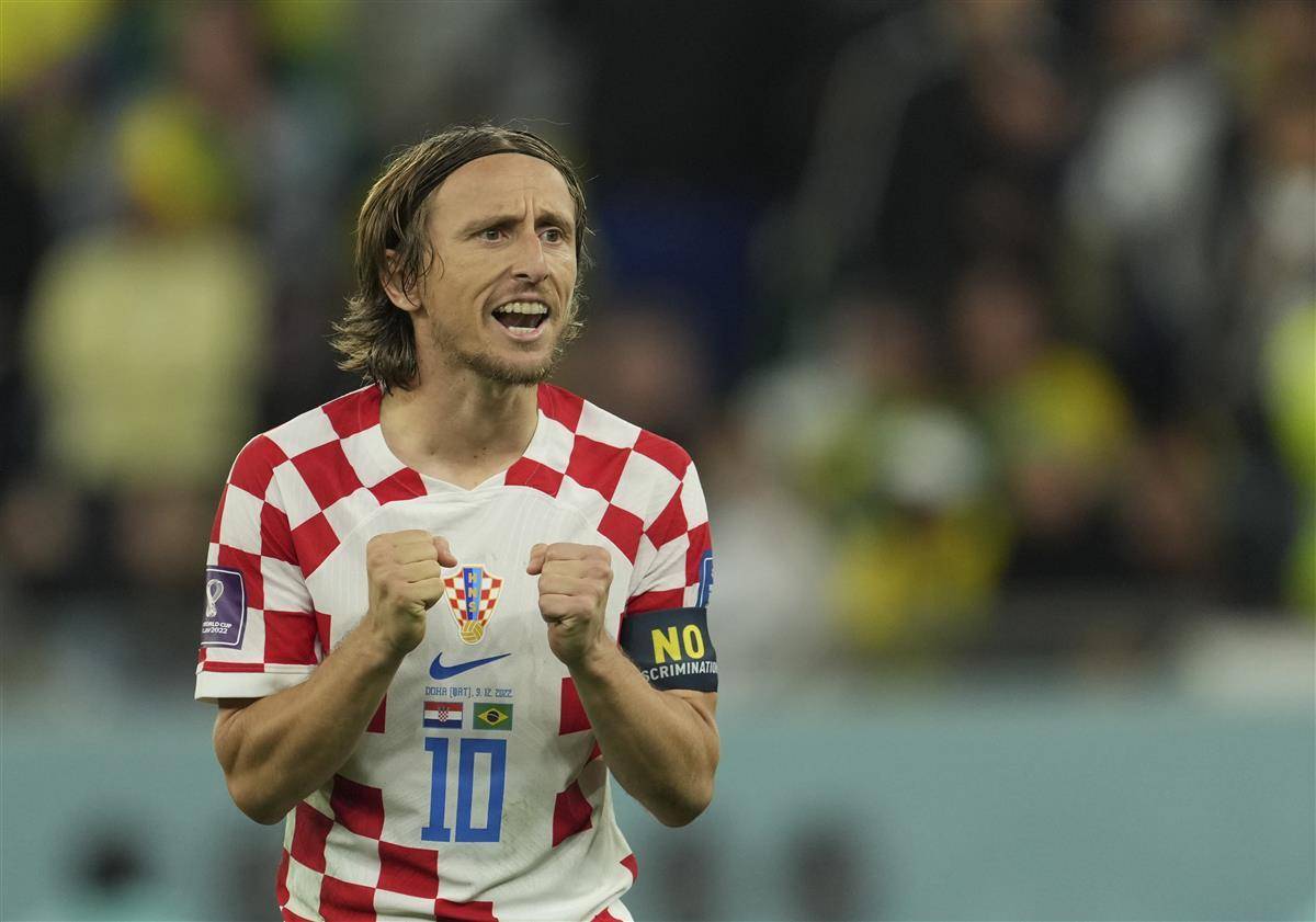 包含西班牙队在欧预赛中力克克罗地亚，成功闯入半决赛的词条