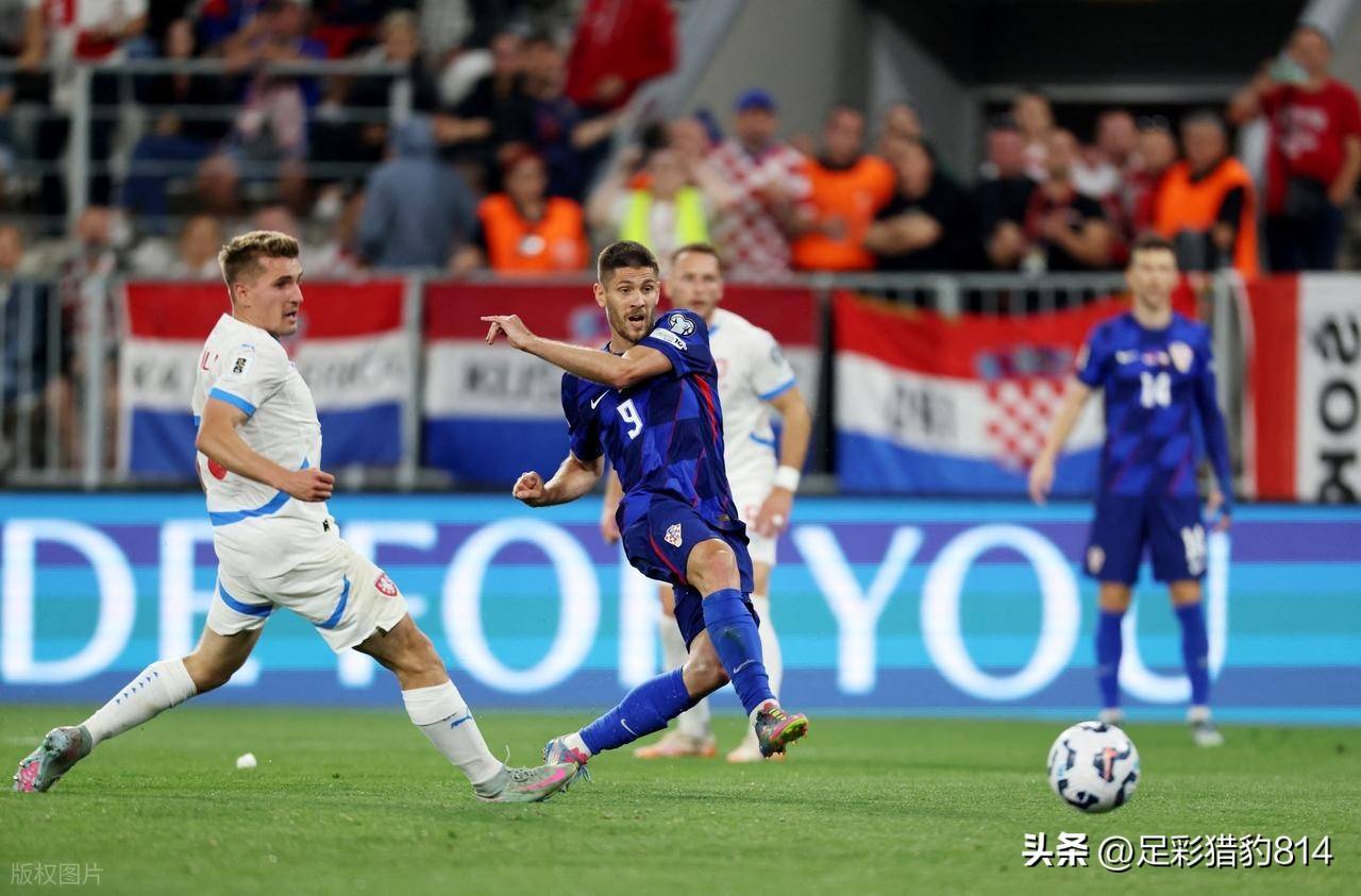 包含西班牙队在欧预赛中力克克罗地亚，成功闯入半决赛的词条