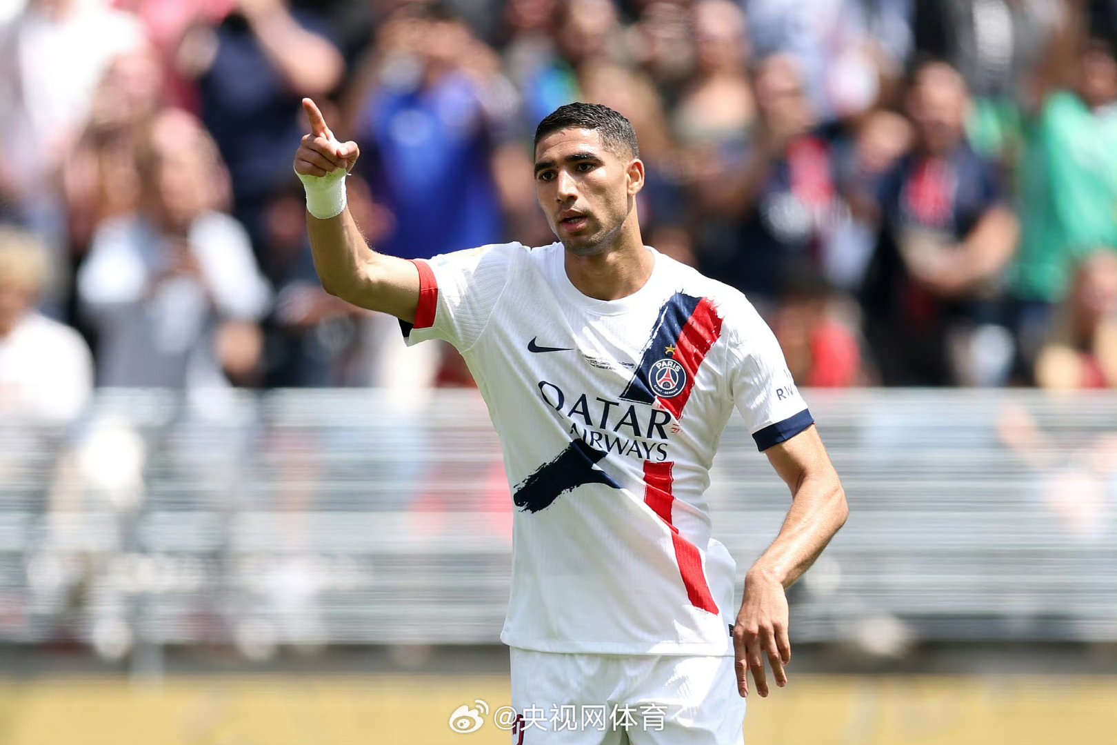 卡瓦尼发威，带领巴黎圣日耳曼豪取三分的简单介绍