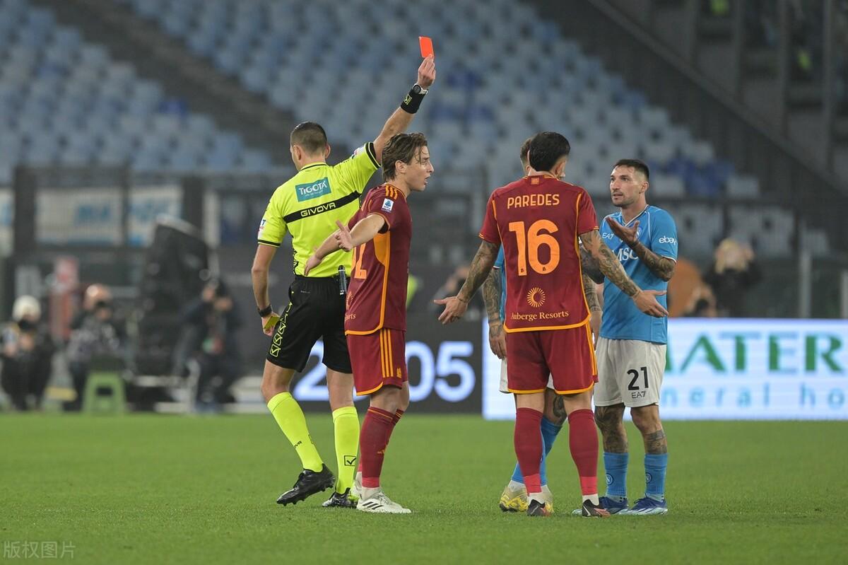 那不勒斯击败对手，实力雄厚