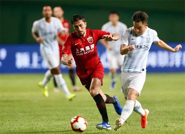 关于上海上港客场大胜广州富力，展现强势实力的信息