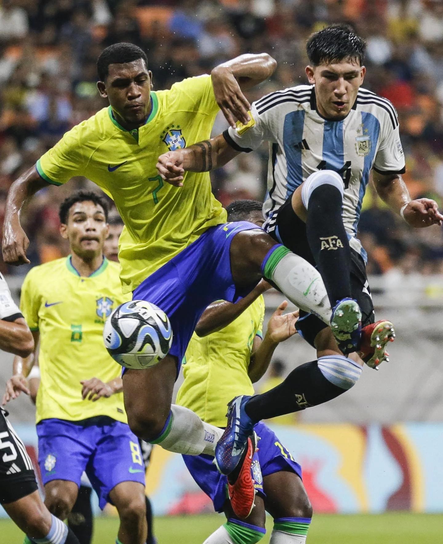 巴西队凭借进攻实力，轻松取胜的简单介绍