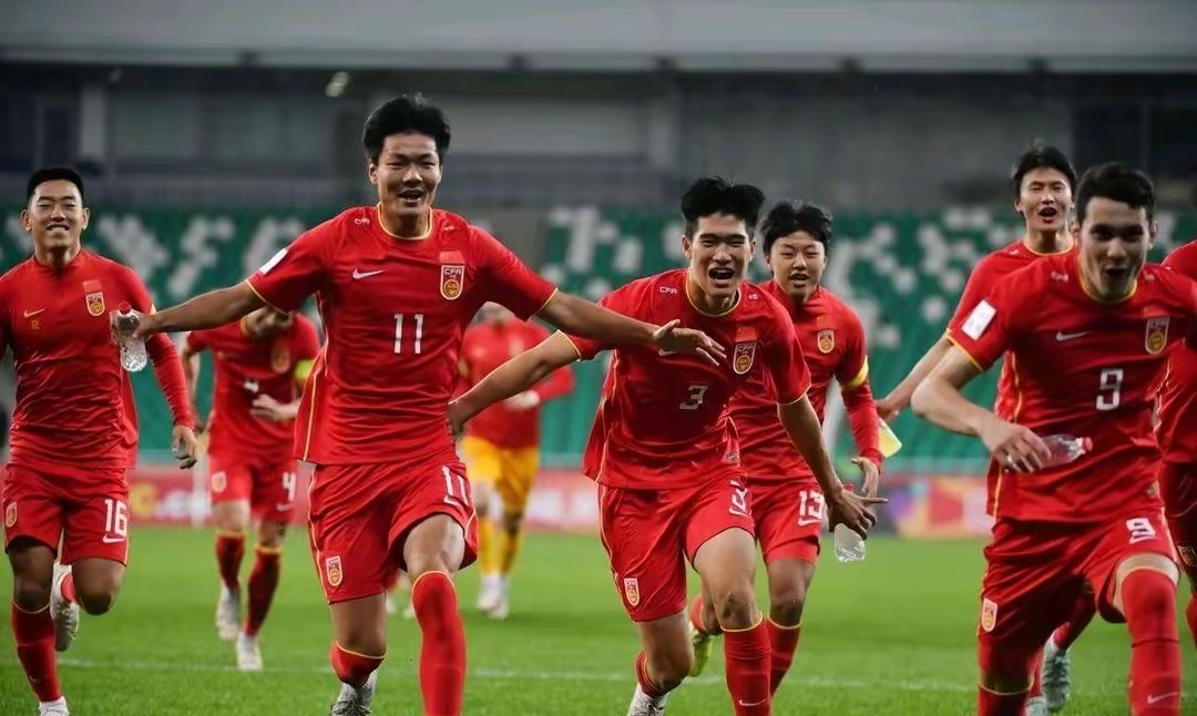 国内足球比赛中精彩纷呈，引人入胜