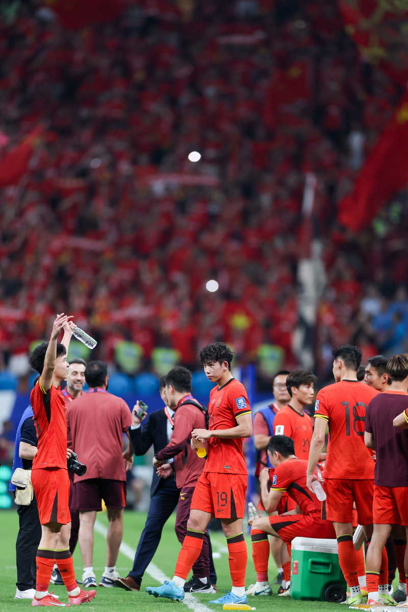 国内足球比赛中精彩纷呈，引人入胜