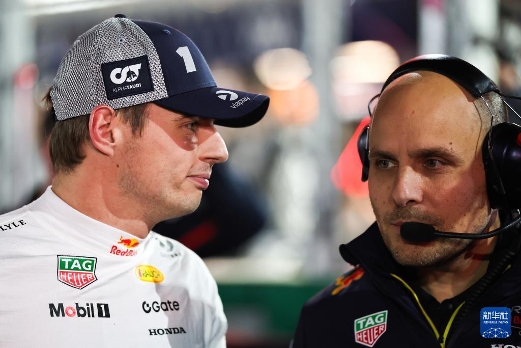 关于威廉姆斯险胜雷诺车队，维斯塔潘带队取胜的信息