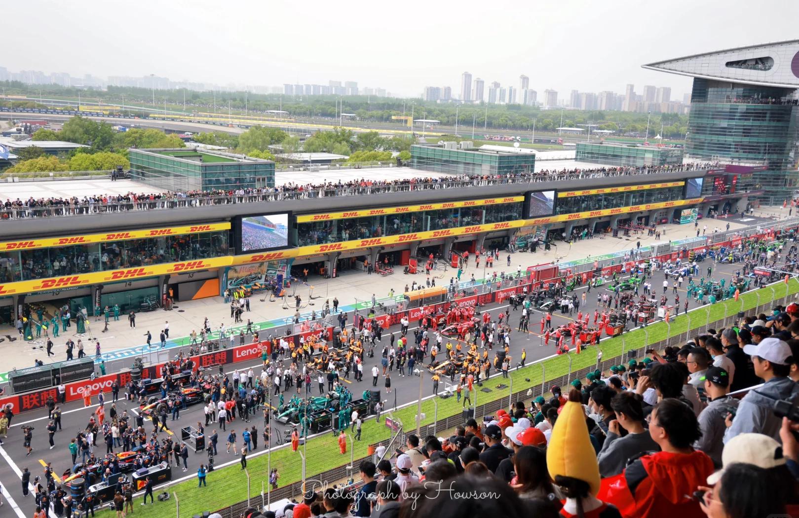 包含威廉姆斯绝杀雷诺车队，周冠宇高光表现的词条