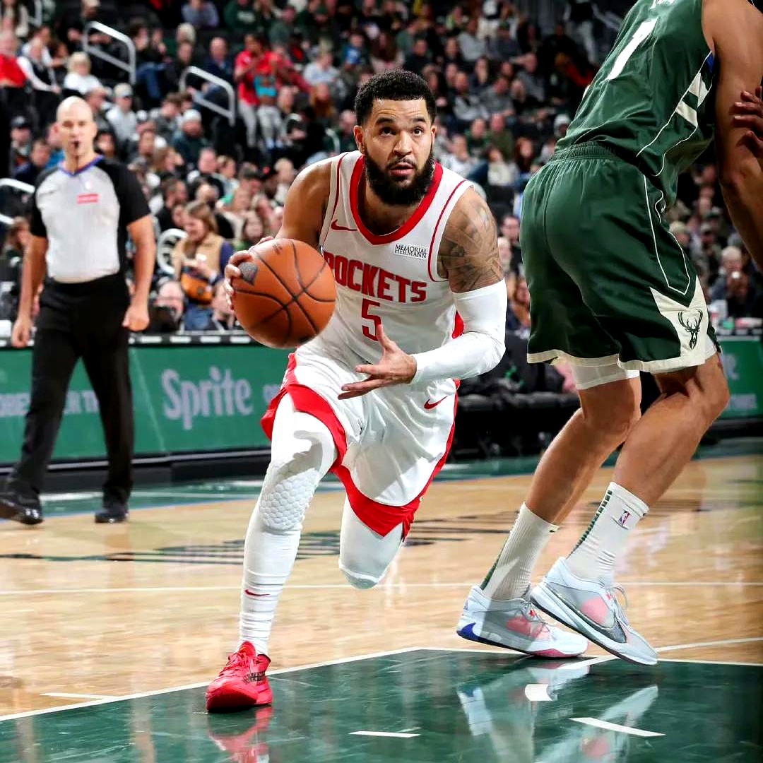 火箭翻盘青岛队，范弗利特状态火热的简单介绍