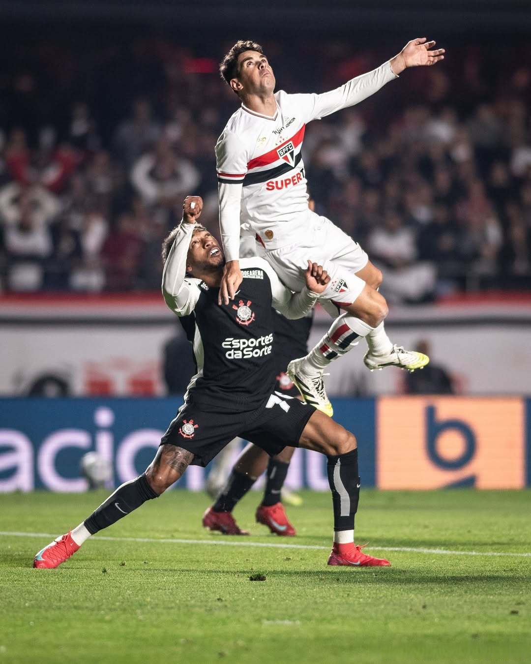 迈凯伦绝杀梅赛德斯，阿隆索关键制胜的简单介绍