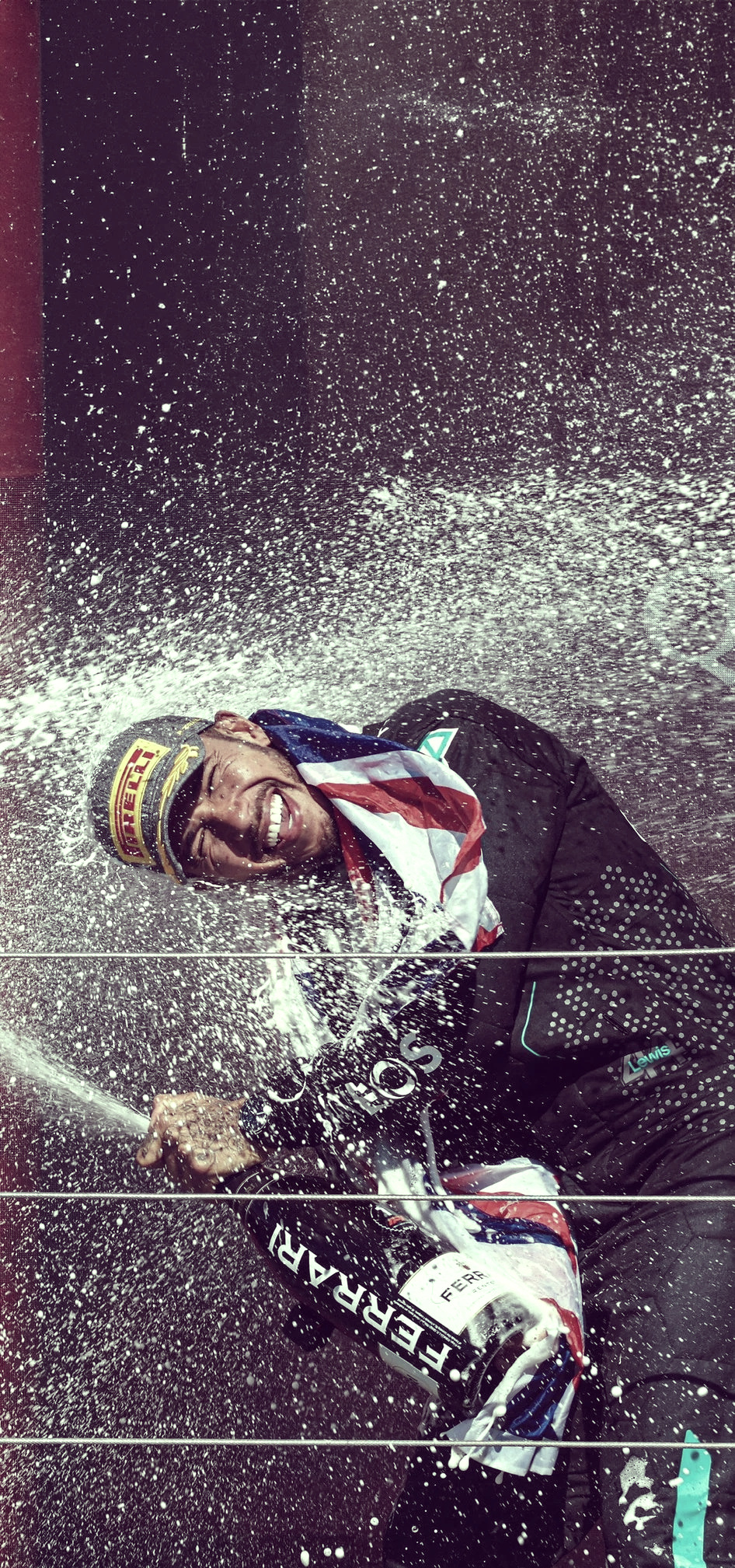 梅赛德斯鏖战红牛二队，汉密尔顿惊艳四座的简单介绍