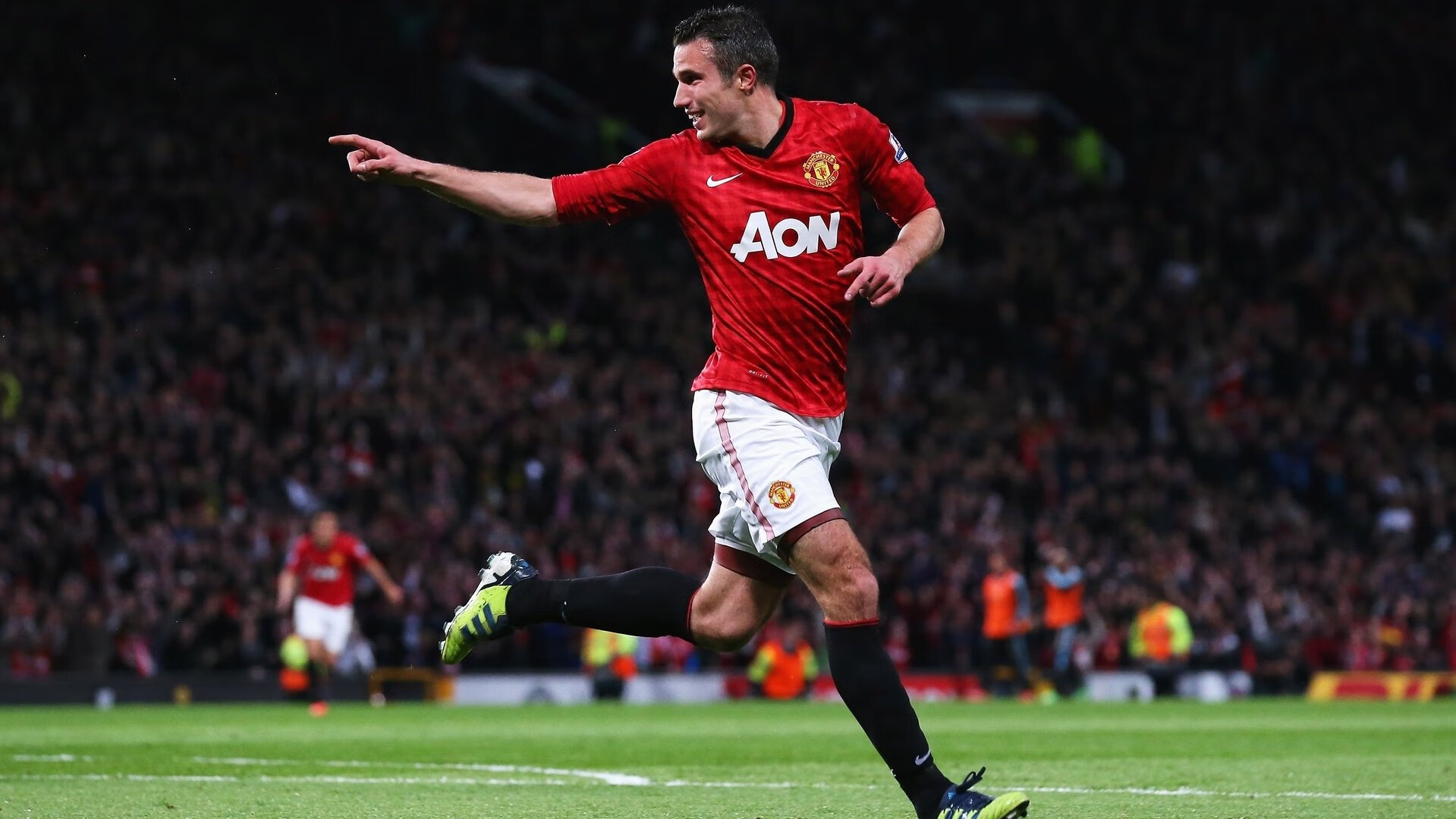 双城记,拉齐奥强行终结曼联欧冠梦,伊萨克在德比夜接管德甲争冠权