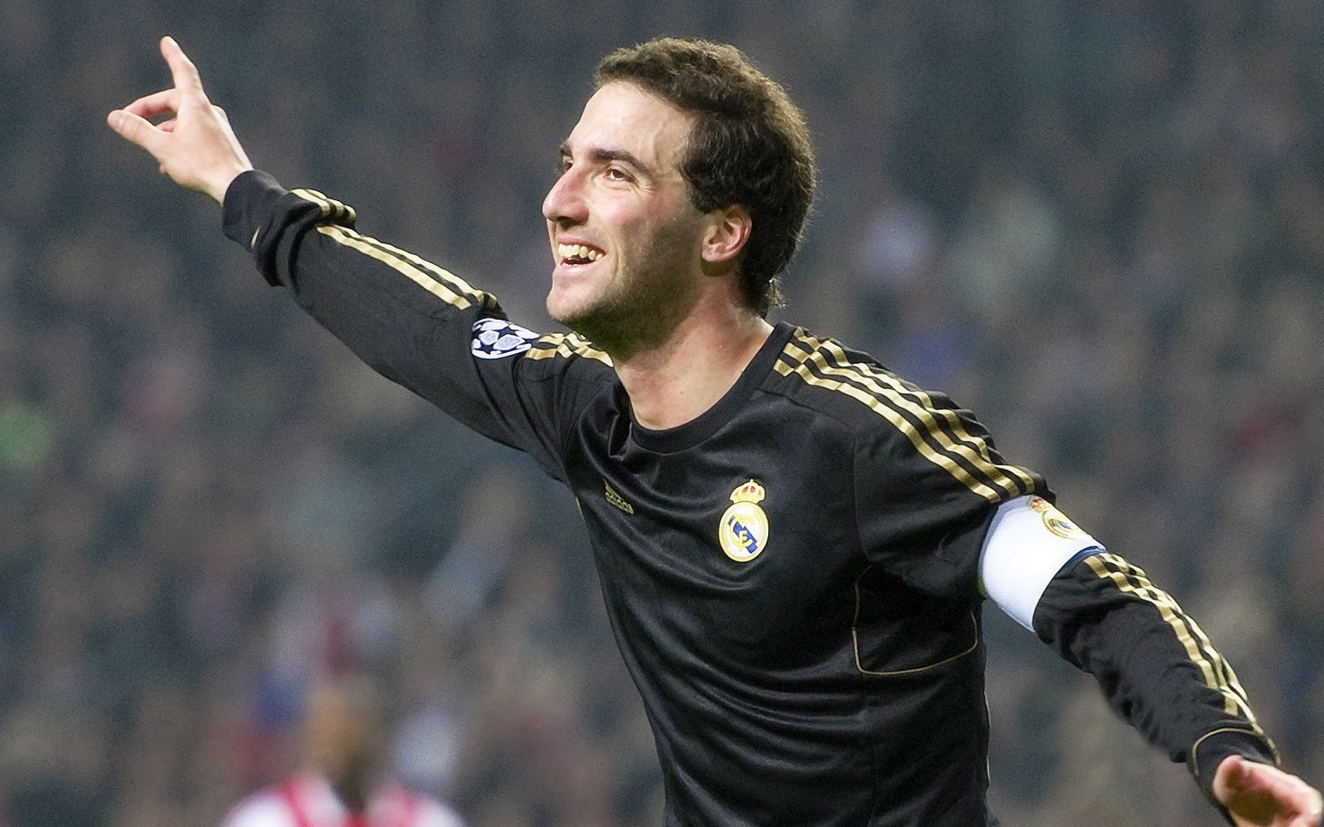 年度焦点之战，冰岛鏖战勒沃库森—极寒意志与钢铁洪流的史诗对决